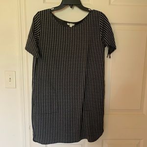 Tie sleeve dress